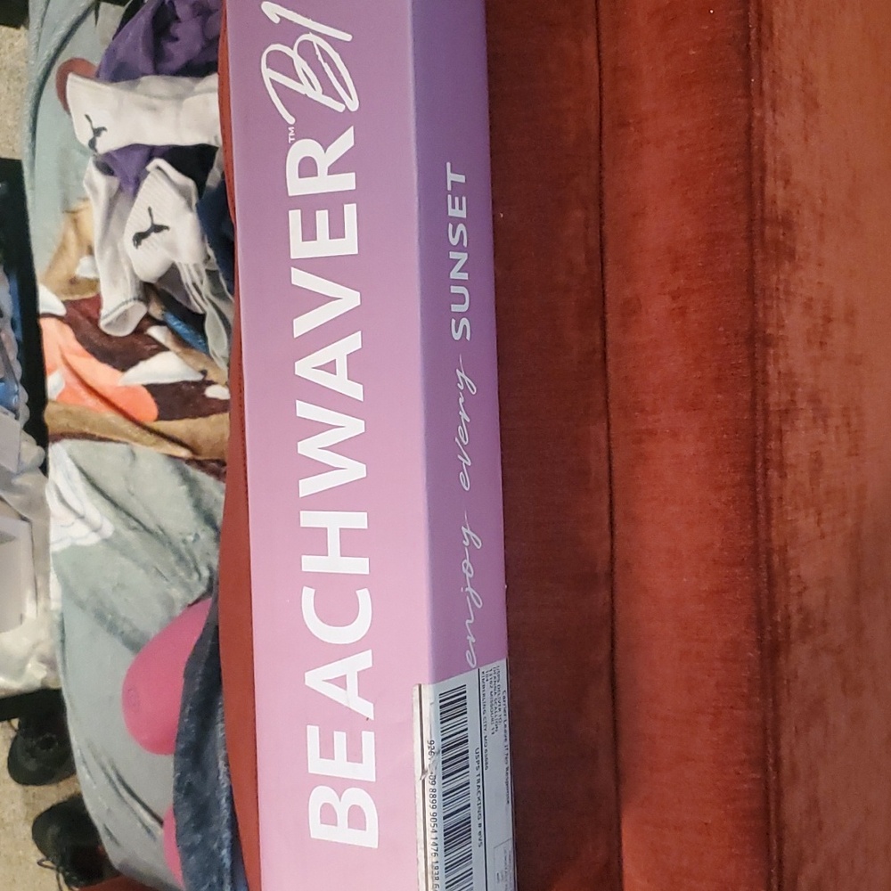 Beachwaver rotating curling iron Brand New still in box never been used.....